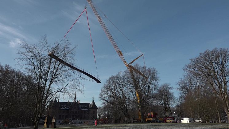 Sofias bro lyfts på plats - timelapse