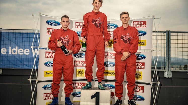 Luca Pröglhöf aus Niederösterreich ist Racing Rookie 2018 (v.l.n.r.: Maximilian Murko, Luca Pröglhöf, Lorenz Globits)