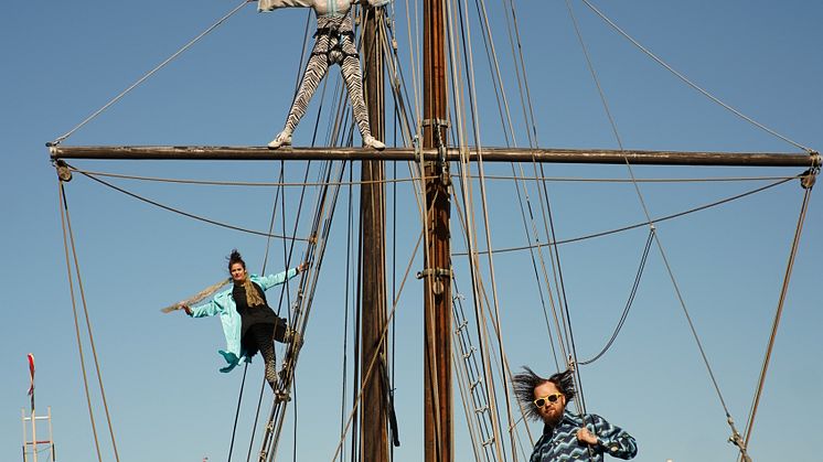 Mad Floating Cabaret