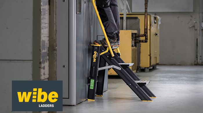 Arbeidsbukk 5000R+ - trappepall med sammenleggbart rekkverk. 