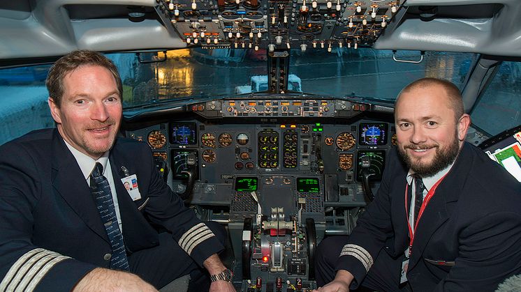 KaptenJohnny Silberg och styrmann Olav Hynne som har landat i Bodö och genomfört LN-KKW:s sista flygning 