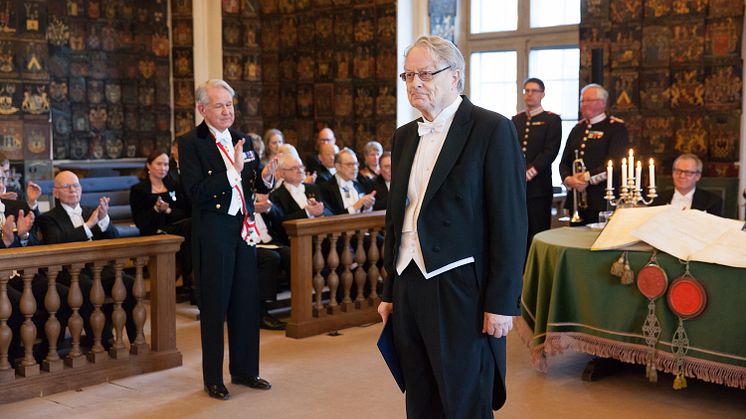 Professorn i arkeologi, Mogens Trolle Larsen, får årets Gad Rausings pris