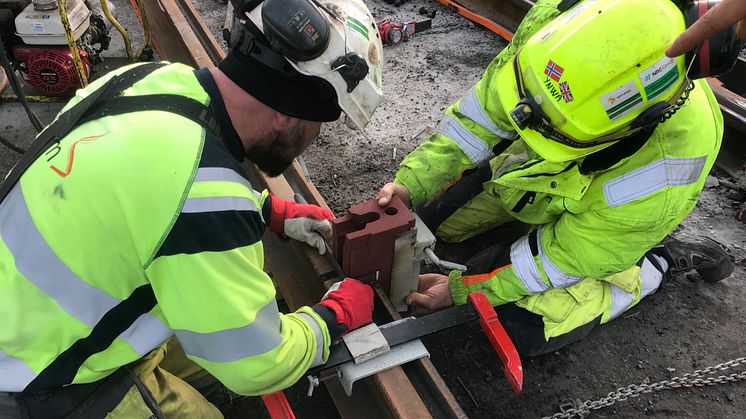 Siste sveis av trikkeskinner i Grefsenveien 7