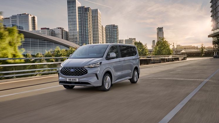 2023 TOURNEO CUSTOM (4).jpg