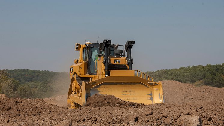 Cat D8T bandschaktare i arbete-2