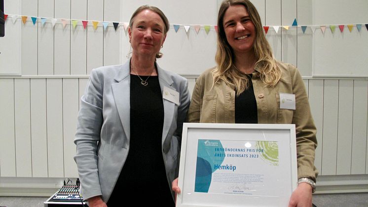 Bilden visar Ekologiska Lantbrukarnas ordförande Erika Olsson och Hemköps hållbarhetsansvarig Anna Lönnemar 