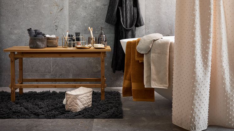 Med den nye Nordic Bath-kollektion fra JYSK bliver det muligt at skabe et badeværelse, der giver en fornemmelse af ro.
