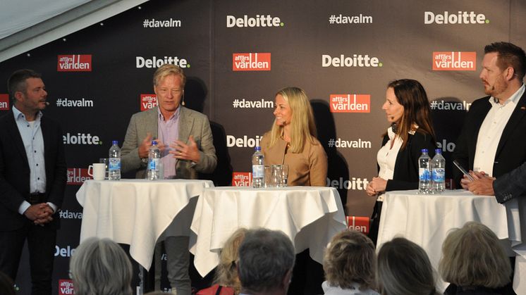Fv. Karl Hallding, forskare Stockholm Environment Institute, Johan Bygge, Senior Advisor EQT Asia, Carolina Dackö, partner Mannheimer Swartling, Karine Hirn, partner East Capital Hongkong och David Hallgren, Trade Commissioner China Business Sweden.