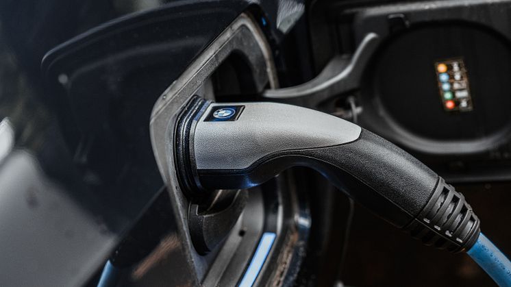 BMW och Elbilio inviger elbilspool i Bagarmossen