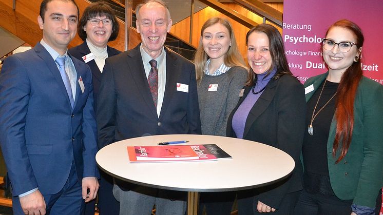 Das Team: Prof. Dr. Wera Hemmerich, Prof. Dr. Michael Nagy, Dr. Mareike Martini und Studierende der HdWM. Foto: Franz Motzko