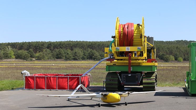 Im Zuge des Feldversuchs kamen die Partner des Projekts ALADIN zusammen, um ihre entwickelten Komponenten auf dem Flugplatz Schönhagen zu testen. (Bild: © Philipp Blum)