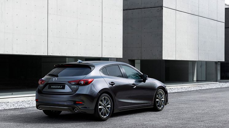 Mazda3 Optimum i färgen Machine Grey metallic