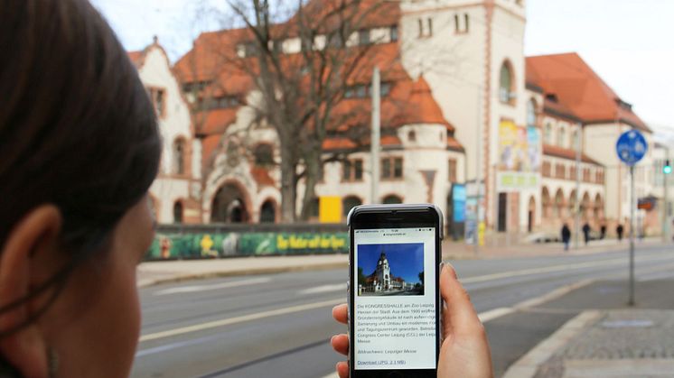 Mit einem Audioguide können Sehbehinderte die Kongresshalle entdecken