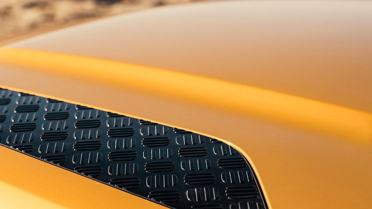 JLR Defender Ibiza 110 Bonnet Detail.jpg