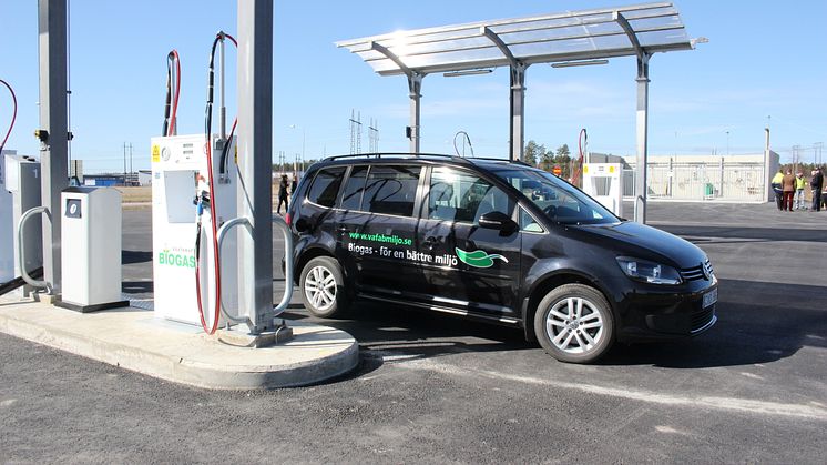Det här är en bild på en befintlig biogasmack i Västerås. Biogasmacken som ska byggas i Fagersta kommer att se ut på liknande sätt.