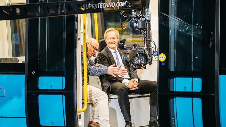 Konsernsjef i Sporveien, Cato Hellesjø, i samtale med programleder Jan Erik Larssen