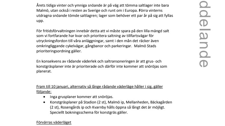 Saltbrist stänger fotbollsplaner