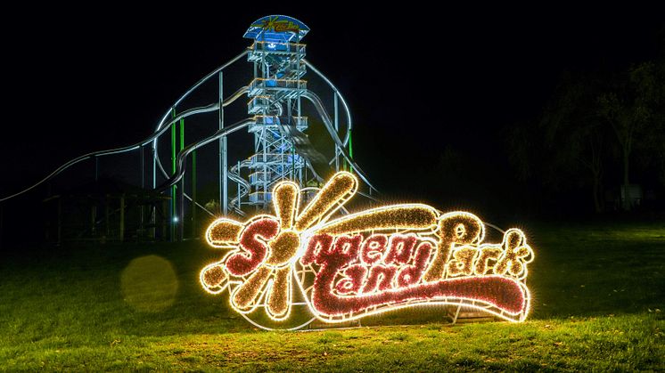 Sonnenlandpark_Winterzauber Rutschturm mit Logo_Fotograf Rene Silbermann.jpg