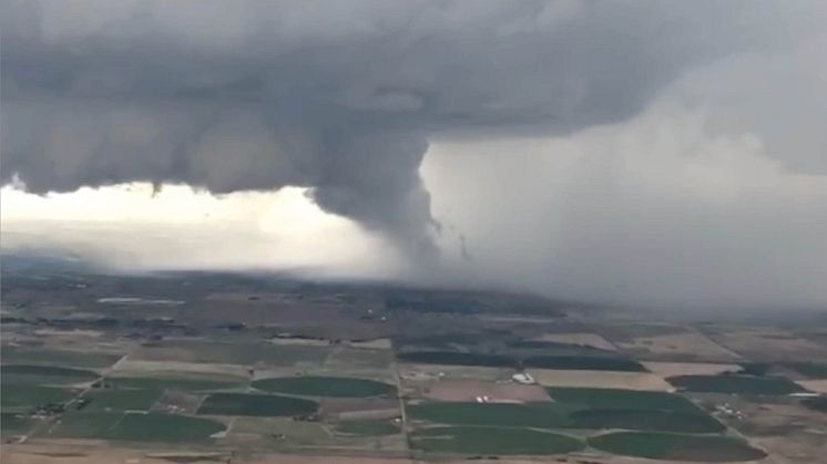 Jessica Olausson, warm humid air, cold dry air, wind, crop field
