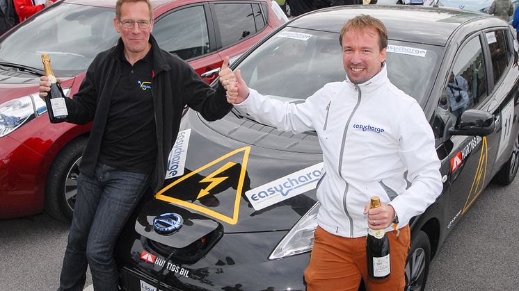 Erfarna vinnare vid målgång av Oresund Electric Car Rally i Malmö