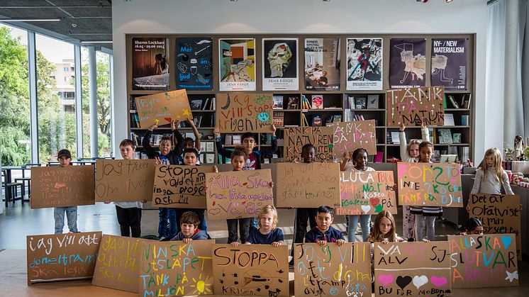 Bild: Peter Liversidge, Notes On Protesting, Stockholm, 2018. Foto: Andrzej Markiewicz