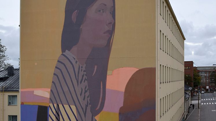 Sainerin teos 'Polka' elävöittää Kallion katukuvaa UPEA18-taidefestivaalin myötä. 