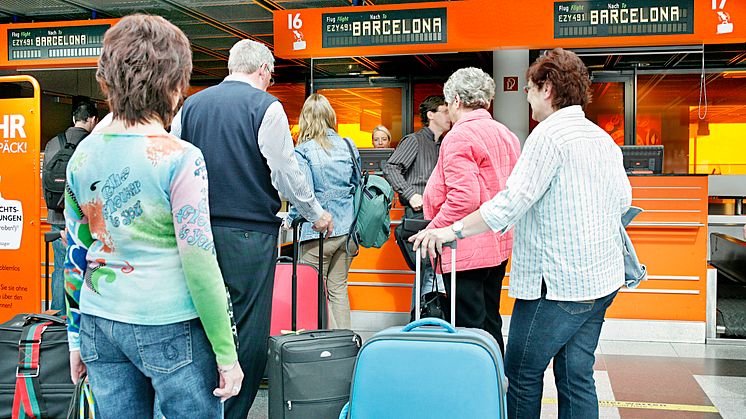 Sollte sich der Abflug in den Urlaub deutlich verzögern, sind Reisende nicht ohne Rechte.  Foto: SIGNAL IDUNA