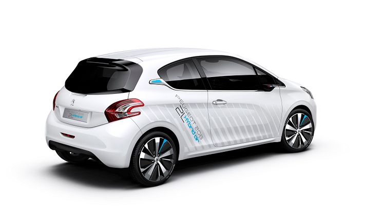 0,2-litersbilen Peugeot 208 HYbridAir_03