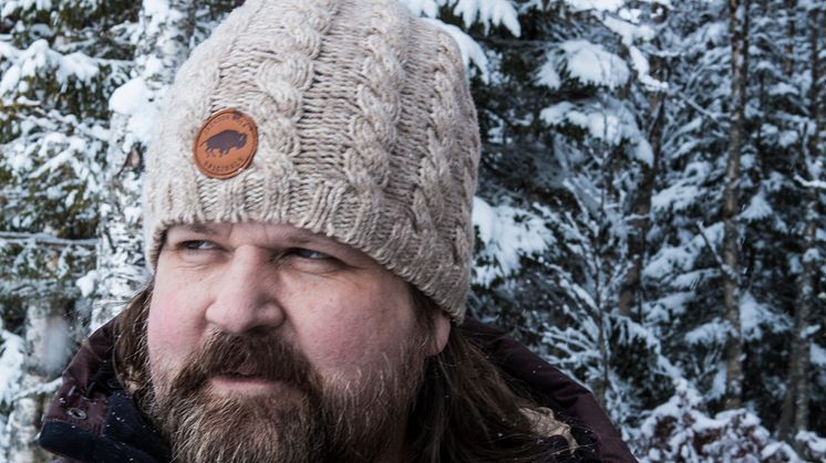 Med smak av skoterbränsle och fleece - laga Jonas Crambys Björnhamburgare 