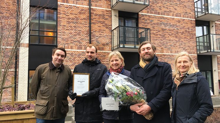 Erik Nilsson (KD), ordförande stadsbyggnadsnämnden, Tomas Rhöse, VD Löfberg Fastigheter, Lotta Hallström, ordförande Brf Docklands, Remi Mazzenga, arkitekt Tengbom, Anki Haasma, arkitekt Tengbom. 