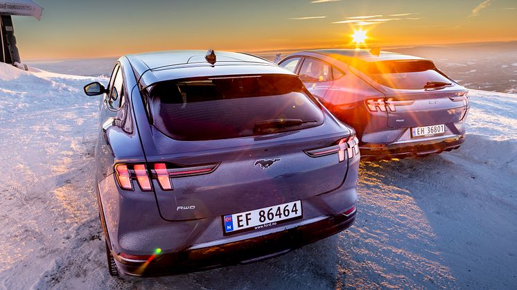 Mustang Mach-E Vapour Blue 2024 (18)