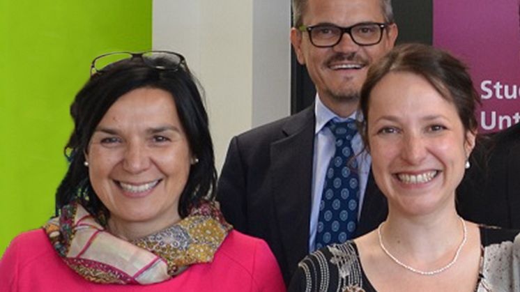 Prof. Dr. Perizat Daglioglu (li.). Wolfgang Dittmann, Dr. Mareike Martini. Foto: Franz Motzko.