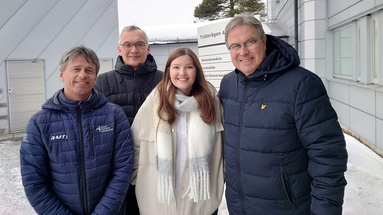 Peter Jacobsson, affärscoach UBI, Oleg Alexeyev, grundare och ägare, Gabriella Persson, vd och Mats Strömqvist, styrelseordförande, gläds över kapitaltillskottet på dryga 14 miljoner kronor. 