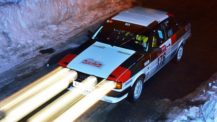 Toni Hansen og Per Brodersen passerer med deres Audi 80 på toppen af det 1609 meter høje Col de Turini som bedste danskere i Rallye Monte-Carlo Historique 2014