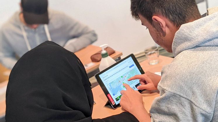 100 ungdomar är med och bidrar i arbetet med att kläcka idéer kring hållbarhet och demokrati.