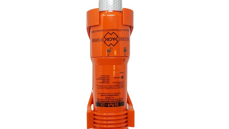 Hi-res image - ACR Electronics - The new ACR Electronics SM-3 Automatic Buoy Marker Light (with bracket and lanyard)