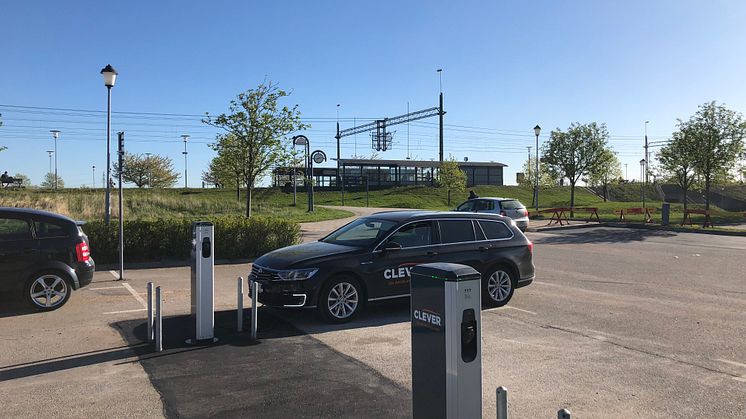 Clever sätter upp nya laddstationer för elbilar i Häljarp  