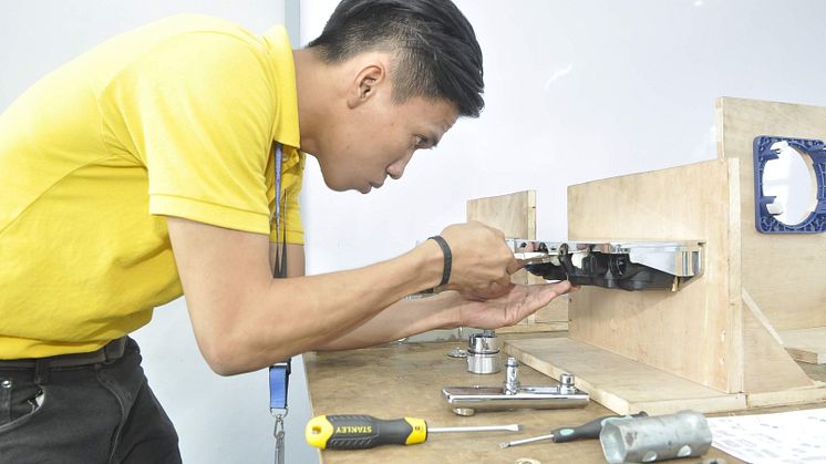 GROHE utdanner unge i utsatte områder til å bli rørleggere