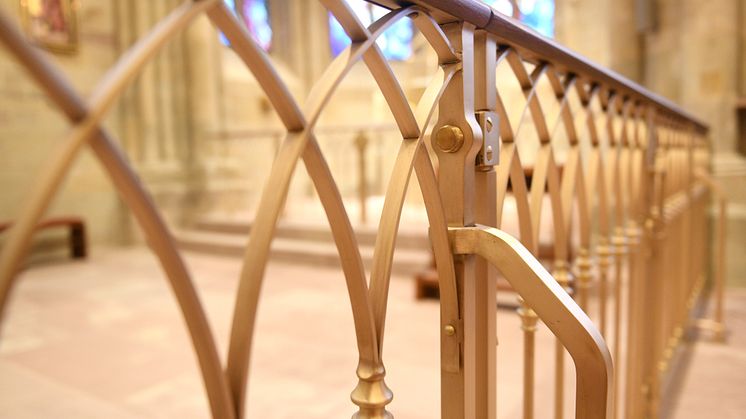 Kategorie Metallgestaltung: Die umfangreiche Innenraumausstattung der Abteikirche in Tholey überzeugt durch ein harmonisches Gesamtbild und eine bis ins Detail stimmige gestalterische und handwerkliche Umsetzung.