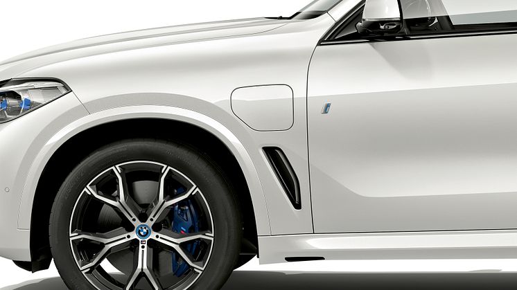 BMW X5 xDrive45e iPerformance_latausluukku