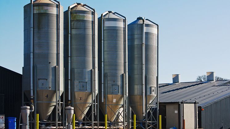 Det er på fodersiloer som disse, at det det nye, digitale silo-værktøj monteres.