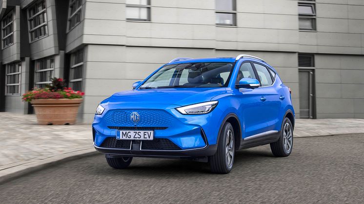 MG ZS EV - front dynamic driving 02_presskit