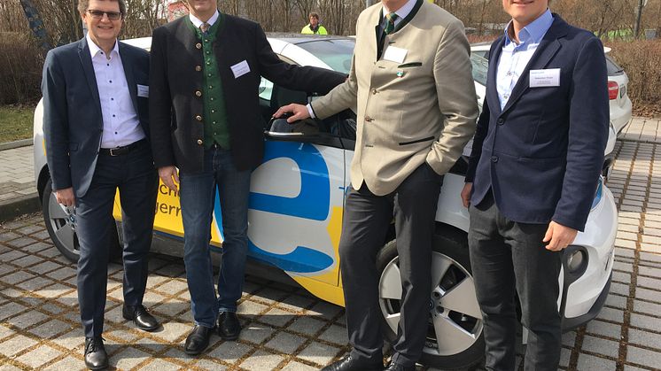 Bürgermeister und kommunale Vertreter aus der Region trafen sich mit dem Bayernwerk zum Energiedialog am Standort Unterschleißheim.