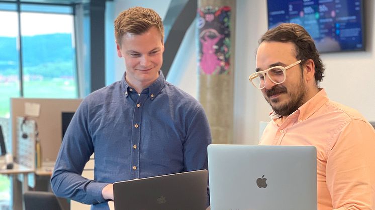 Fra venstre: Mats Inge Skånøy og Adam Monsour på Eplehusets hovedkontor i Trondheim. Foto: Eplehuset AS