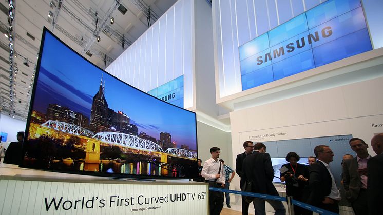 Samsung Electronics unveiled the world’s first Curved UHD TV