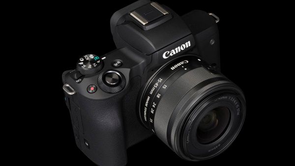 Canon EOS M50 er fullpakket med den nyeste teknologien og byr på speilreflekskvalitet i et kompakt kamerahus som enkelt tas med overalt. 