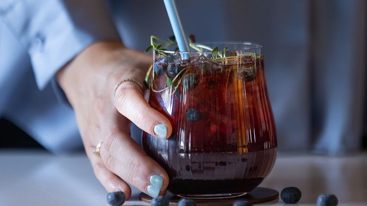 Purple Sparkle – ett av Löfbergs tips på kalla kaffedrinkar att svalka sig med i sommar.