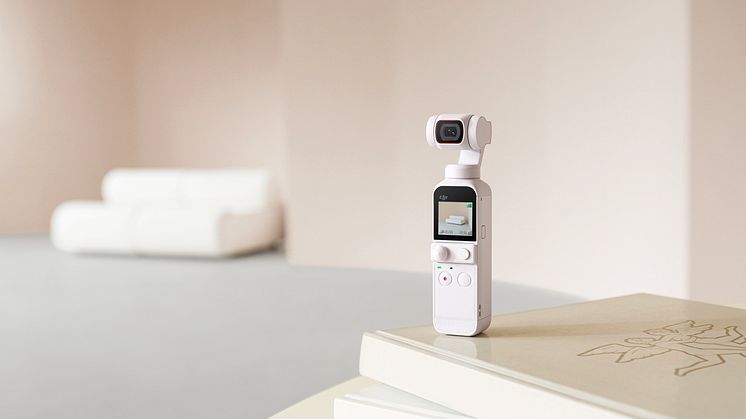 Pocket 2 Sunset White_lifestyle 3