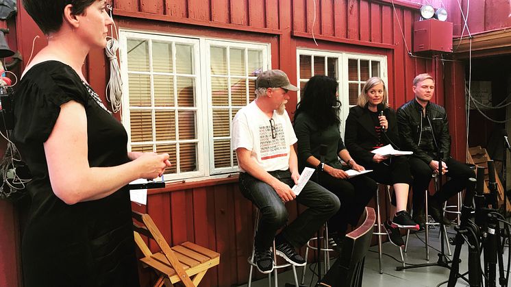 Fra debatten «Alt kan konkretiseres». Fra v: Sverre Pedersen, forbundsleder i Norsk filmforbund, Katinka Maraz, styreleder i Forbundet Frie Fotografer (FFF), NBKs styreleder Hilde Tørdal og Jørgen Karlstrøm, styreleder i Norsk Komponistforening.