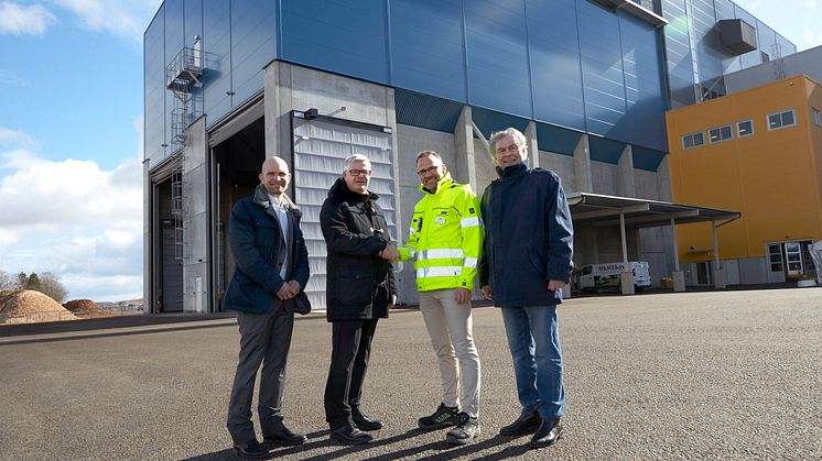 Johan Elgh, Fastighetschef Volvo Group Real Estate, Lennart Richardsson, tf Platschef Volvo GTO, Sammy Tanhua, VD Skövde Värmeverk AB och Philip Segell, ordf Skövde Värmeverk AB. 